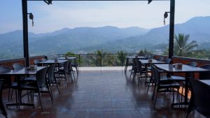 Saung Malayang Puncak with mountain view and Sundanese dining