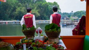 Floating dining boats at Pinadar Lido Sukabumi